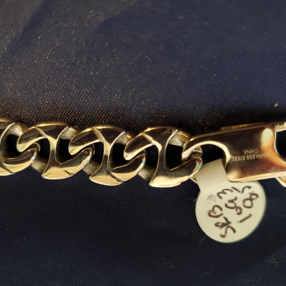 Chisel Stainless Steel Gucci link Bracelet - Picture 2 of 3